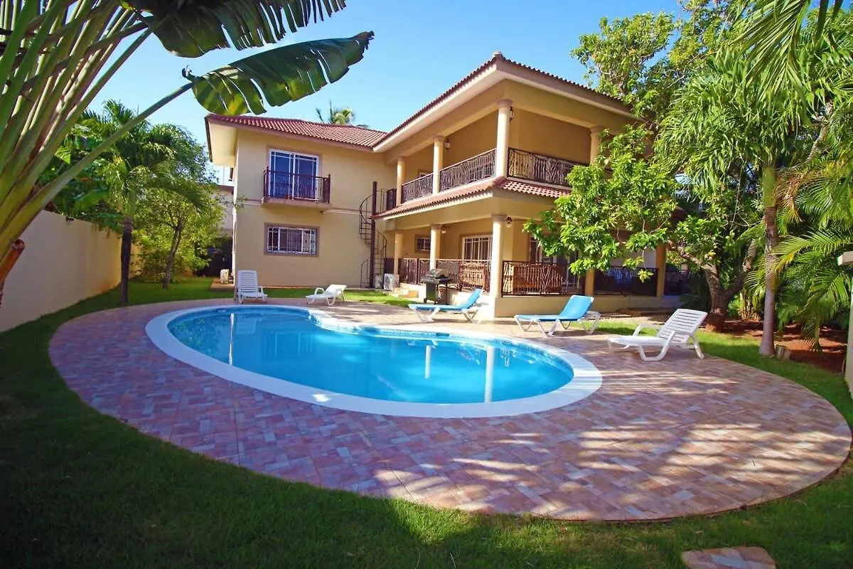 Sosúa Luxe Comfort 8 Bedroom Villa With Private Pool & Entertainment