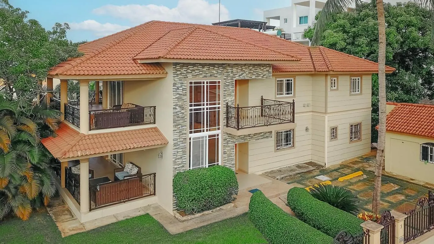 Sosúa Luxe Comfort 8 Bedroom Villa With Private Pool & Entertainment